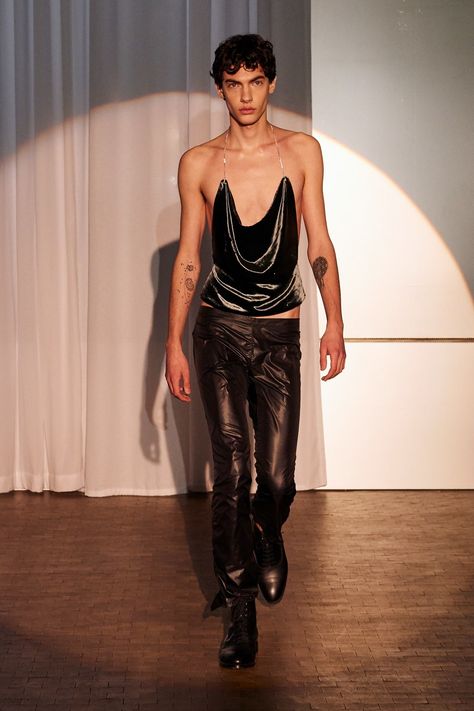 Ludovic de Saint Sernin Fall 2019 Menswear collection, runway looks, beauty, models, and reviews. Emma Artly, Ludovic De Saint Sernin, Gender Fluid Fashion, Genderless Fashion, Gay Fashion, Queer Fashion, Androgynous Fashion, Fashion Show Images, Live Fashion