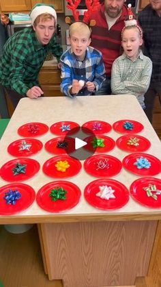 Christmas Plate Game, Christmas Ping Pong Ball Games, Ping Pong Christmas Game, Christmas Movie Game, Christmas Entertaining Ideas, Xmas Party Games, Bounce Game, Xmas Plates, Christmas Party Games For Adults