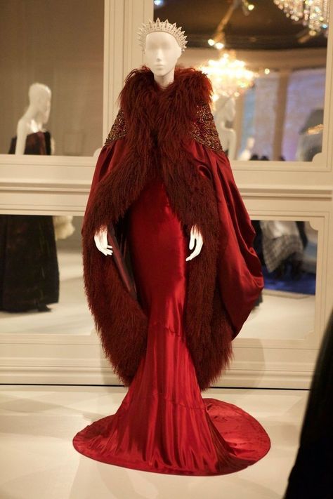 Couture Dior, House Of Dior, Haute House, Iconic Dresses, Couture Mode, Fantasy Gowns, Fantasy Dress, Fantasy Fashion, Mode Inspiration