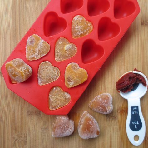 Homemade Concentrated Veggie Broth Cubes with Tomato Paste - Perfect for adding to soups, sauces, grains, beans, and more! Ice Cube Tray Hacks, Make Chicken Broth, Homemade Vegetable Broth, Grocery Budget, Sugar Scrub Diy, Bean Dip, Leftover Chicken, Ice Cube Trays, Homemade Baby