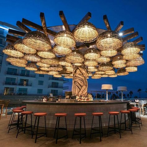 Bar Design Restaurant Lounge, Rooftop Bar Design, Rooftop Restaurant Design, Outdoor Restaurant Design, Restaurant Patio, Rooftop Design, Design Restaurant, Outdoor Cafe, Restaurant Lounge