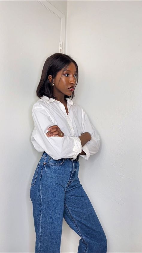 aneeta.j_ on Instagram: Outfit for a cooler spring/summer day☁️ … Let’s make this day 2 of 15 of posting outfit reels… . . . Shirt and bra: @hm Pants:… Minimal Style Outfits, Summer Day, French Fashion, Minimal Fashion, Pants Outfit, Minimalist Fashion, Everyday Outfits, Work Outfit, Spring Outfits