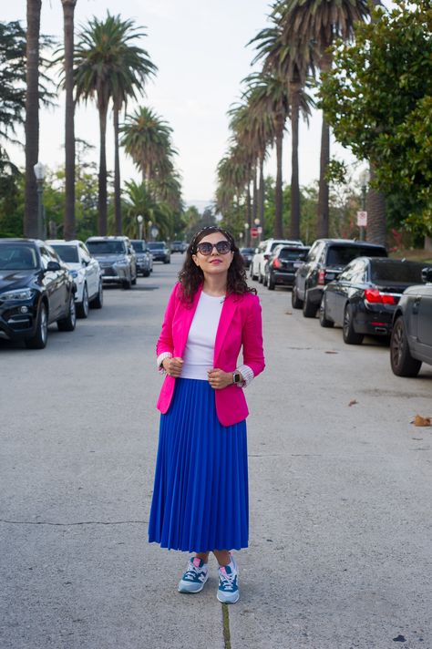 Blue And Fuschia Outfit, Hot Pink And White Outfit, Pink And Blue Outfits For Women, Blue Skirt Outfit Ideas, Blazer New Balance, Blue Pleated Skirt Outfit, Pink Satin Skirt Outfit, Pink And Blue Outfits, Pink Pleated Skirt Outfit