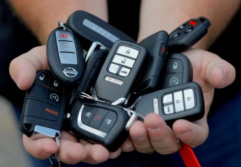 Why you should keep your key fob in a metal (coffee) can Tech Info, Car Key Fob, Track Car, Car Hacks, Tech Savvy, Smart Key, A Metal, Coffee Cans, Key Fob