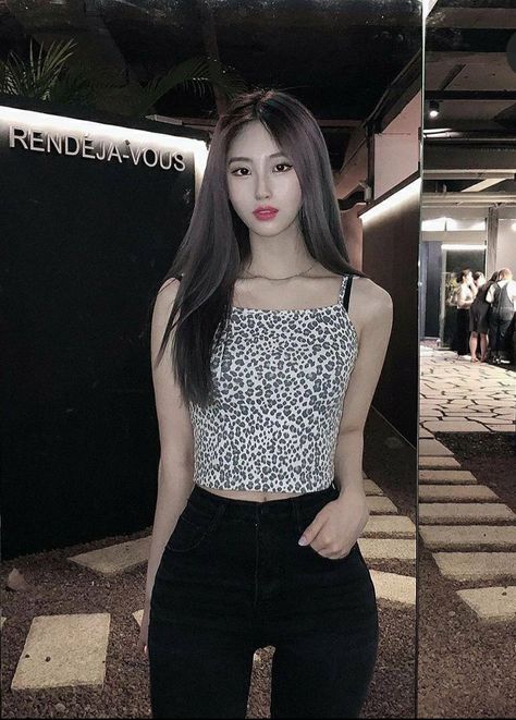 Ulzzang Girl Body Shape, Korean Hourglass Shape, Hourglass Body Shape Aesthetic Korean, Ulzzang Girl Body, Slim Hourglass Outfits, Korean Body Shape Exercise, Hourglass Figure Outfits Aesthetic, Pretty Collarbone, Hourglass Figure Outfits