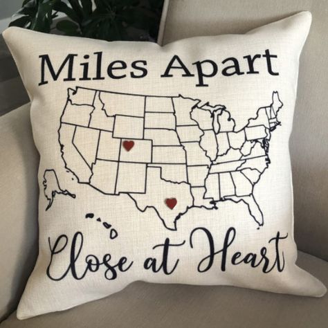 Makes a great gift for loved ones who live far away! It comes with 4 red heart pins that you can place anywhere on the pillow cover. Long Distance Pillow, Long Distance Family, Family Reunion Gifts, Family Pillow, Personalized Pillow Cover, Niece Gifts, Miles Apart, Christmas Gifts For Coworkers, Heart Pillow