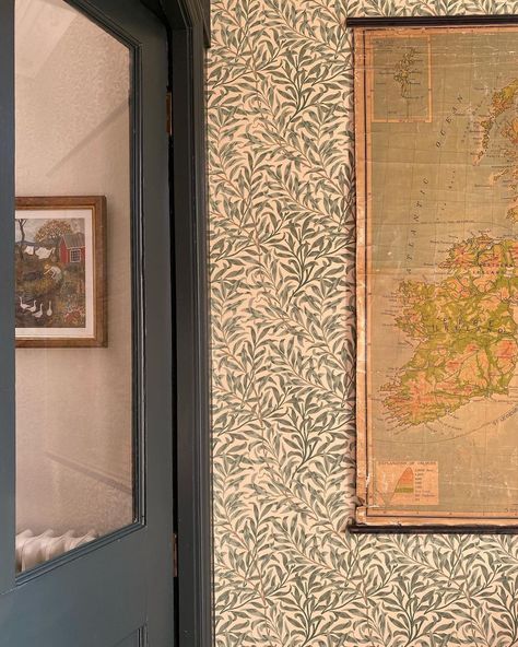 Farrow Ball Studio Green, William Morris Interior, Painted Hallway, Mid Century Bungalow, William Morris Willow, Wallpaper Hallway, William Morris Wallpaper, Hallway Colours, Morris Wallpapers