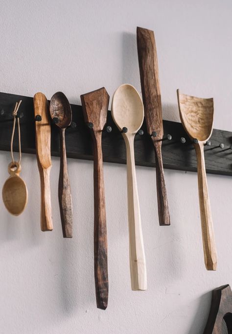 Grain & Knot – Fred Rigby Studio Wooden Things For Kitchen, Wooden Spoon Display, Wooden Spoon Design, Wooden Spoon Decor, Wood Kitchen Utensils, Wood Spoon Carving, Wood Carving For Beginners, Earthship Home, Notting Hill London