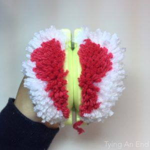 Heart Pompom, Diy Yarn Pom Pom, Christmas Pom Pom Crafts, Diy Pom Pom Rug, Heart Pom Pom, Clover Pom Pom Maker, Christmas Pom Pom, My Classmates, Diy Pom Poms