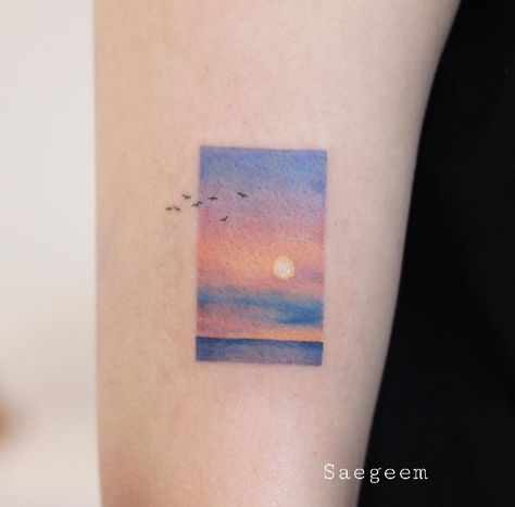 Sunset Tattoo Color, Colorful Minimalist Tattoo, Sunset Tattoo Minimalist, Tattoo Sunset, Eye Lash Tattoo, Sunset Tattoo, Sky Tattoos, Traditional Tattoo Designs, Sunset Tattoos