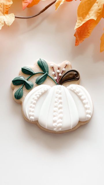 Frosted Art by Hannah on Instagram: "This little pumpkin is ready for sweater weather!🍂☁️☕️🧡 . . . . . . . #cookiedecorating #fallcookies #pumpkincookies #fallcookies🍁🍪 #satisfying #oddlysatisfying #fall #autumn" Sweater Pumpkin Cookies, Cookies Fall, Sweater Pumpkins, Fall Cookies, Pumpkin Cookies, Oddly Satisfying, Fall Autumn, Sweater Weather, Cookie Decorating