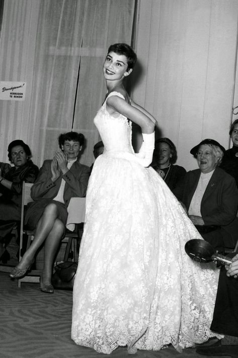 Audrey Hepburn Wedding Dress, Audrey Hepburn Givenchy, Audrey Hepburn Wedding, Audrey Hepburn Outfit, Bohemian Style Gown, Givenchy Dress, Traditional Gowns, Dior Collection, Bridal Skirts