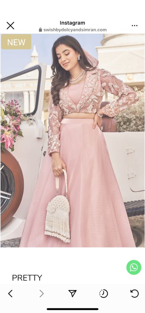 1 Min Saree Design, Net Lehnga Designs Indian, Chunri Blouse Designs Latest, Blouse Designs For Girls Lehenga, Pink Indowestern Outfits, Crop Top Lehenga Wedding, Croptop Lehenga Designs, Stylish Lehenga Designs, Ghagra Blouse