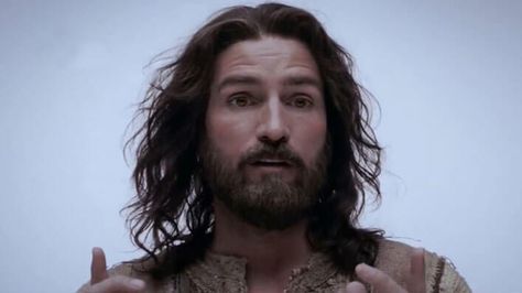 Christ Carrying The Cross, Jesus Suffering, Passion Of The Christ, Carrying The Cross, James Caviezel, Resurrection Sunday, Words Of Jesus, Love Your Enemies, Jim Caviezel