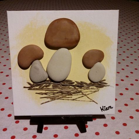 Picture Mushrooms made of pebbles painted and от KiemBoutique Art Mushrooms, Rock Crafts Diy, Stone Pictures Pebble Art, Pebble Art Family, Art Pierre, Stone Pictures, Diy Recycle, Household Decor, Pebble Painting