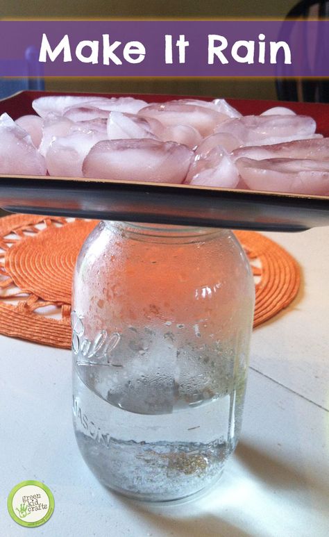 Make it rain indoors with this cool project! http://www.greenkidcrafts.com/make-it-rain/ Science Experiments 5th Grade, Vetenskapliga Experiment, Science Experience, Preschool Weather, Weather Science, Stem Ideas, Kid Experiments, Water Cycle, Kindergarten Science