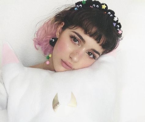 McKenna Kaelin Mckenna Kaelin, Simply Kenna, Glitter Outfits, Short Fringe, Girl Short Hair, Photo Instagram, About Hair, Beauty Face, Cut And Color