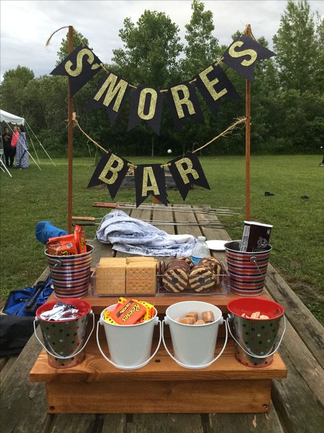 S'mores Bar Smores Bar Camping, Birthday Smores Party Ideas, Smores Bar Graduation Party, Bonfire Graduation Party, Graduation Bonfire Party Ideas, Smores Bar Party Bonfires Cute Ideas, Birthday Party Smores Bar, Smore Party Decorations, S’mores Bonfire Party