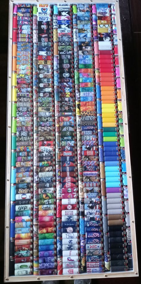 Bic Lighter Collection, Lighter Storage Ideas, Lighters With Pictures, Lighter Art Ideas, Old Lighters Crafts, Bic Lighter Art, Lighter Collection Aesthetic, Lighter Art Diy, Lighter Collection Display