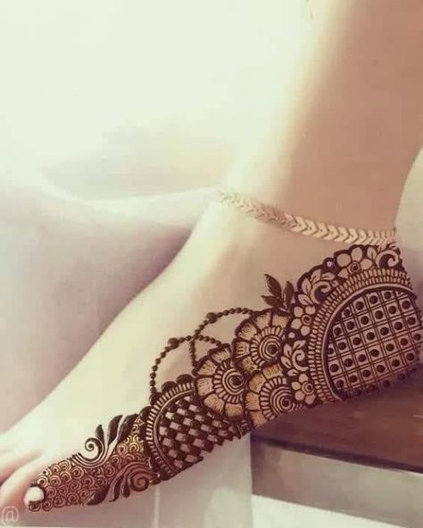 Leg Mehandi, Mehndi Tattoos, Feet Mehendi, Foot Mehndi, Feet Mehndi, Leg Henna, Heena Design, Foot Henna, Leg Mehndi