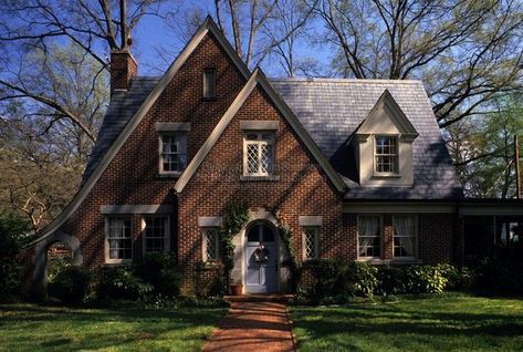 Academia House Exterior, Dark Academia House Exterior, Dark Academia House, Academia House, Storybook House, English Houses, Tudor Style Homes, Cottage Style Homes, Tudor House