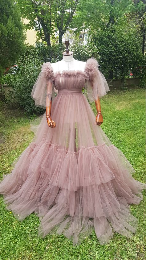 Ruffle Tulle Dress, Tulle Maternity Dress, Photo Shoot Dress, Net Gown, Poofy Dress, Photoshoot Maternity, Net Gowns, Baby Shower Dress, Layered Ruffle Dress