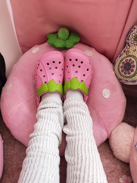 Strawberry Crocs, Profile Banner, Pretty Pink Princess, Muffin Bread, Kawaii Core, Kawaii Stuff, Style Goals, Shoe Inspo, My Size