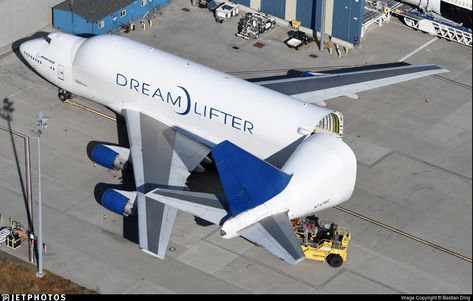 A Boeing Dreamlifter open at Paine Field. The Dreamlifter is used to ferry 787 components to the final assembly lines. Boeing Dreamlifter, Boeing 787 Dreamliner, Cargo Aircraft, Boeing 787, Air Space, Commercial Aircraft, Sky View, Civil Aviation, Vintage Aircraft