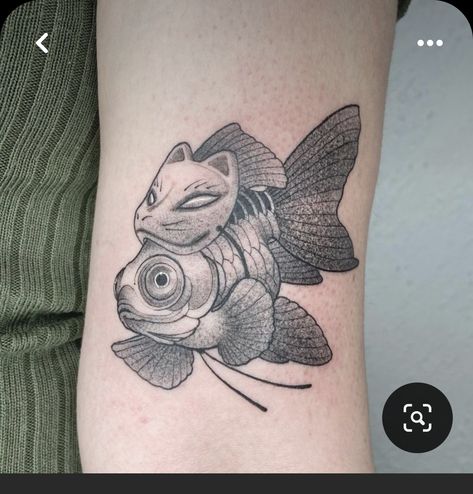 Goldfish Tattoo Simple, Goldfish Tattoo Design, Traditional Goldfish Tattoo, Japanese Goldfish Tattoo, Tattoo Fancy, Black Moor Goldfish, White Goldfish, Be A Goldfish, Cute Goldfish