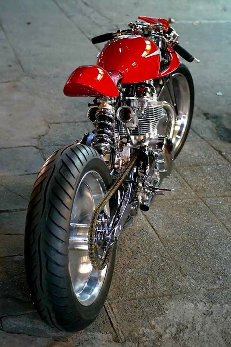 Triumph Cafe Racer, Custom Motorcycles Bobber, Cafe Racer Design, Triumph Bikes, Cafe Racer Magazine, Vintage Cafe Racer, Cafe Bike, Cafe Racing, Concept Motorcycles