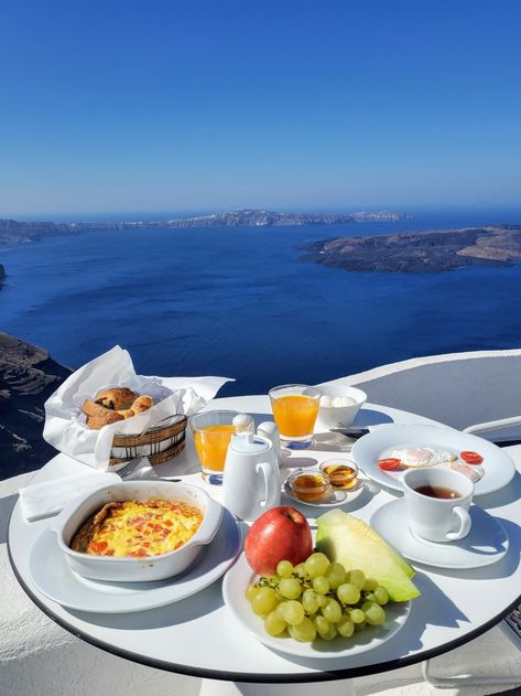 Hotel Breakfasts 2020: The most memorable ones of the year - The Hotel Trotter Round Dinning Table, Greece Food, Large Round Table, Hotel Breakfast, Custom Table Cloth, Disneyland Paris, Round Coffee Table, Tea Room, Traditional Food