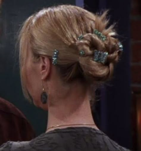 Phoebe Friends, 2000s Hairstyles, Phoebe Buffay, 90s Hairstyles, Aesthetic Hair, Hairstyles Haircuts, Messy Hairstyles, Hair Dos, Bridesmaid Hair