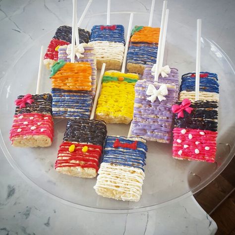 Mickey mouse clubhouse rice krispy treats Mickey Mouse Clubhouse Food Ideas, Mickey Mouse Krispie Treats, Candy Table Ideas Mickey Mouse, Mickey Mouse Clubhouse Dessert Table, Disney Rice Krispy Treats, Mickey Rice Krispie Treats, Mickey Mouse Dessert Table, Mickey Mouse Clubhouse Treat Table, Mickey Mouse Clubhouse Desserts