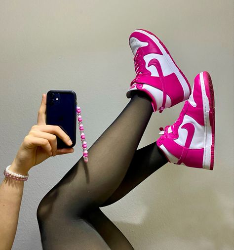 Pink Dc Shoes, Pink Dunks, Dunk Nike, Nike Tenis, Pink Nike Shoes, Nike Shoes Girls, Preppy Shoes, Barbie Outfits, Tenis Nike