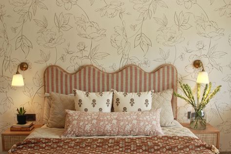 WHAT A FUN SPACE THIS WAS TO STYLE! This daughter’s bedroom designed by @studio.entee was the perfect setup for us to try our hands on our blockprint cushions. Stepping into this daughter’s bedroom certainly seems like entering a vintage room with layered patterns and textures. Bold big floral wallpaper with shades of cream and muted rust headboard created a warm aesthetic in this bedroom. To add more vintage charm in it, we added our Buta floral blockprint , Mahika in 20*20 and paired it wi... Rust Headboard, Granny Room, Big Floral Wallpaper, Floral Headboard, Shades Of Cream, Warm Aesthetic, Neutral Cushions, Big Floral, Vintage Room