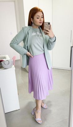 Purple Pleated Skirt Outfit, Lilac Skirt Outfits, Lavender Skirt Outfit, Mint Yeşili, Bright Winter Outfits, Lavender Outfit, Business Casual Skirt, Lavender Skirt, Pleated Skirt Outfit