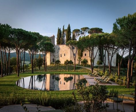 Oval Swimming Pool, Villa Toscana, Italian Castle, Umbria Italy, Roman Baths, Castle Hotel, Ancient Buildings, Montepulciano, Pool Design