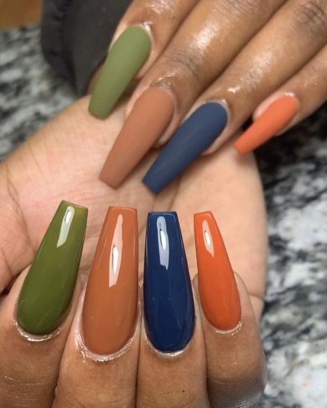 Autumnnail Designs 2022, Fall Nails Multiple Colors, Autumn Nails Multi Color, Fall Orange Color Nails, Nail Fall Colors 2022, Orange And Brown Fall Nails, Fall Nail Art Square, Fall Rainbow Nails, Bright Fall Nail Colors