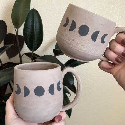 Diy Mug Designs, Diy Pottery Painting, Painted Plant Pots, Dark Green Aesthetic, Diy Mugs, Painted Mugs, Beauty Art Drawings, Plant Vase, Canvas Painting Diy