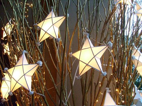 http://kerlynb.hubpages.com/hub/How-to-Make-a-Philippine-Parol-Filipino-Christmas-Star-Lantern Philippine Christmas Decorations, Filipino Star Christmas, Paskong Pinoy Decorations, Filipino Christmas Decorations, Christmas Star Lantern, Parol Diy, Paskong Pinoy, Christmas In The Philippines, Christmas Parol