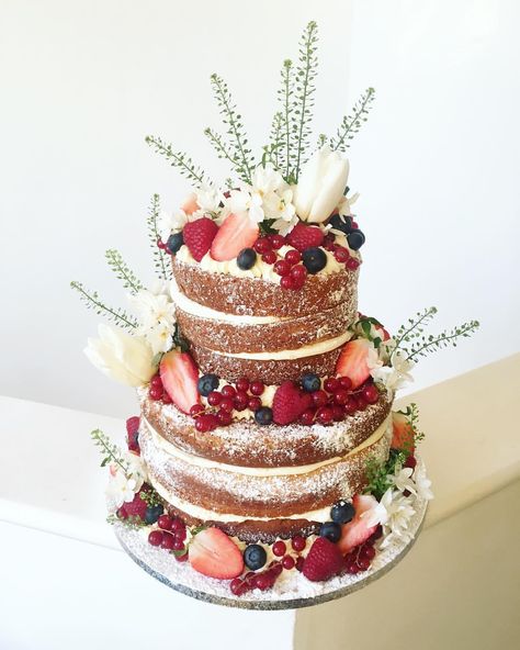 Cake 50th Birthday Woman, Naked Cake With Berries, Foliage Cake, Cake 50th Birthday, Cake With Berries, 2 Tier Cake, Birthday Woman, Tiered Cakes, 50th Birthday