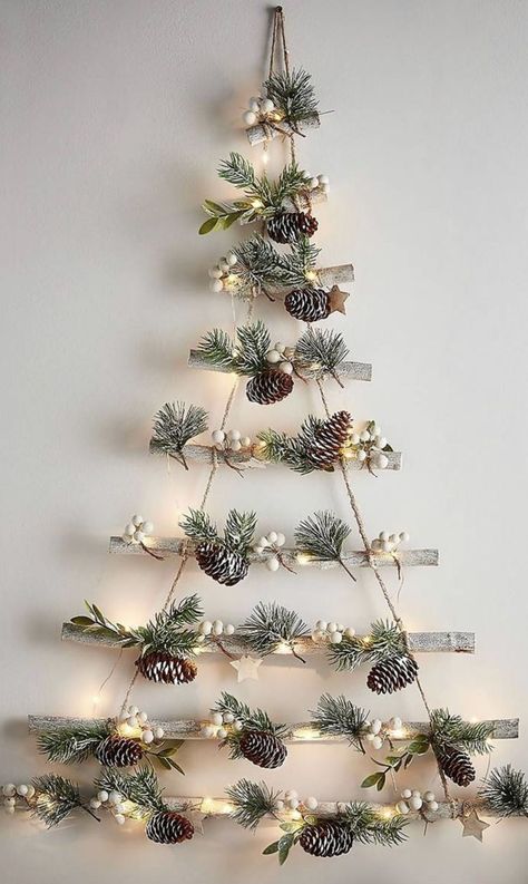 Woodland Christmas Tree, Wall Christmas Tree, Unique Holiday Decor, Home Decor Aesthetic, Alternative Christmas, Aesthetic Home Decor, Easy Christmas Decorations, Kitchen Home Decor, Christmas Hanging Decorations