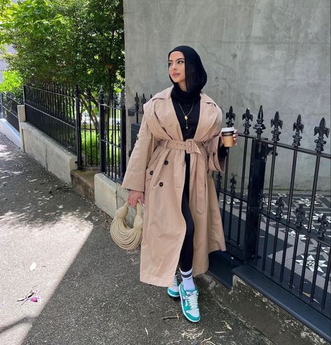 Trench Coat Outfit, Airport Look, Hijabi Aesthetic, Hijabi Fashion, Modest Fashion Outfits, Coat Outfits, Hijab Fashion, Modest Fashion, Baby Fashion