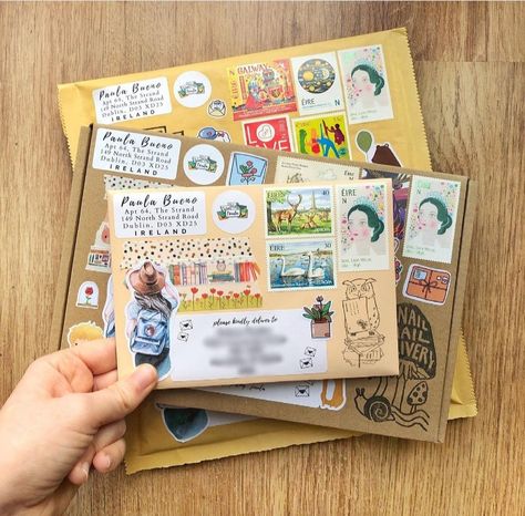 Pen Pal Package, Fun Pen Pal Ideas, Pen Pal Letters Aesthetic, Pen Pal Ideas, Snail Mail Gifts, Postcards Inspiration, Penpal Letters, Snail Mail Pen Pals, Cute Letter