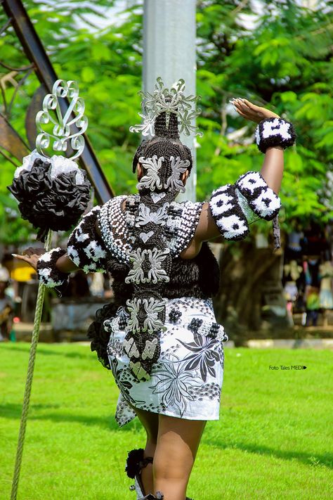 Efik Bride, Maiden Outfit, Gowns Reception, Igbo Bride, Black Men Fashion Urban, Bride Attire, Traditional Marriage, Cross River, Pop Art Wallpaper