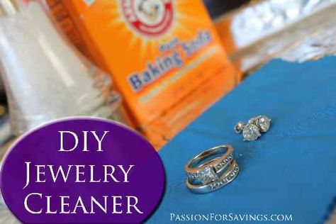 I love to clean my jewelry on a regular basis, but store bought Jewelry Cleaners can be rather expensive so I am in love with this quick and simple recipe for cleaning jewelry that uses items you probably already have at home. Jewelry Cleaner Diy, Clean Rings, My Yellow, Sterling Silver Cleaner, Trendy Jewerly, Homemade Cleaning Products, Diy Cleaners, Make Your Own Jewelry, Cleaners Homemade