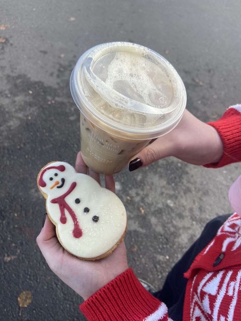 Winter Studying, Winter Starbucks, Snowman Cookies, Christmas Board, Starbucks Christmas, Vanilla Candle, Peppermint Mocha, Christmas Feeling, Warm Christmas