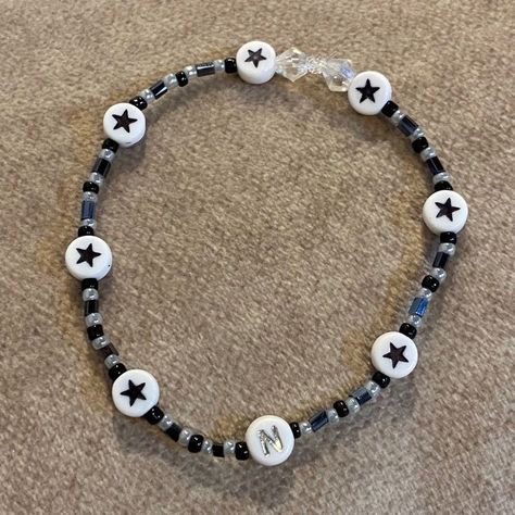 Grunge Beaded Bracelets, Grunge Bracelet Ideas, Y2k Bracelets Beads, Bracelet Ideas Grunge, Y2k Beaded Bracelets, Grunge Bracelets, Taylor Swift Friendship Bracelet Ideas, Y2k Bracelets, Star Beaded Bracelet