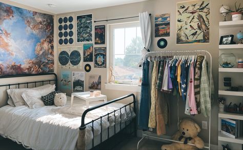 Room Inspo For Blue Walls, Blue Dorm Room Aesthetic Vintage, Dorm Inspo Aesthetic Blue, Room Inspo Blue Aesthetic, Blue And Brown Room Aesthetic, Blue Room Aesthetic Vintage, Blue Themed Room Aesthetic, Blue Wall Room Aesthetic, Blue Themed Bedroom Aesthetic