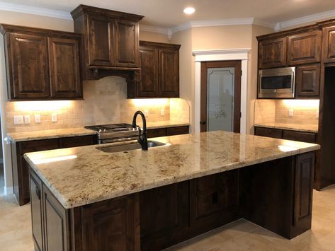 Kitchen Countertops With Dark Wood Cabinets, Boho Kitchen Colors Schemes, Cherry Oak Cabinets, Brown Cabinets White Counter, Kitchen Backsplash Ideas Brown Cabinets, Dark Brown Kitchen Cabinets, Brown Kitchen Ideas, Dark Cabinets Kitchen, Dark Brown Kitchen